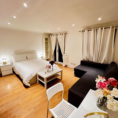 A Calm Stay Near Battersea Reach London Exteriör bild