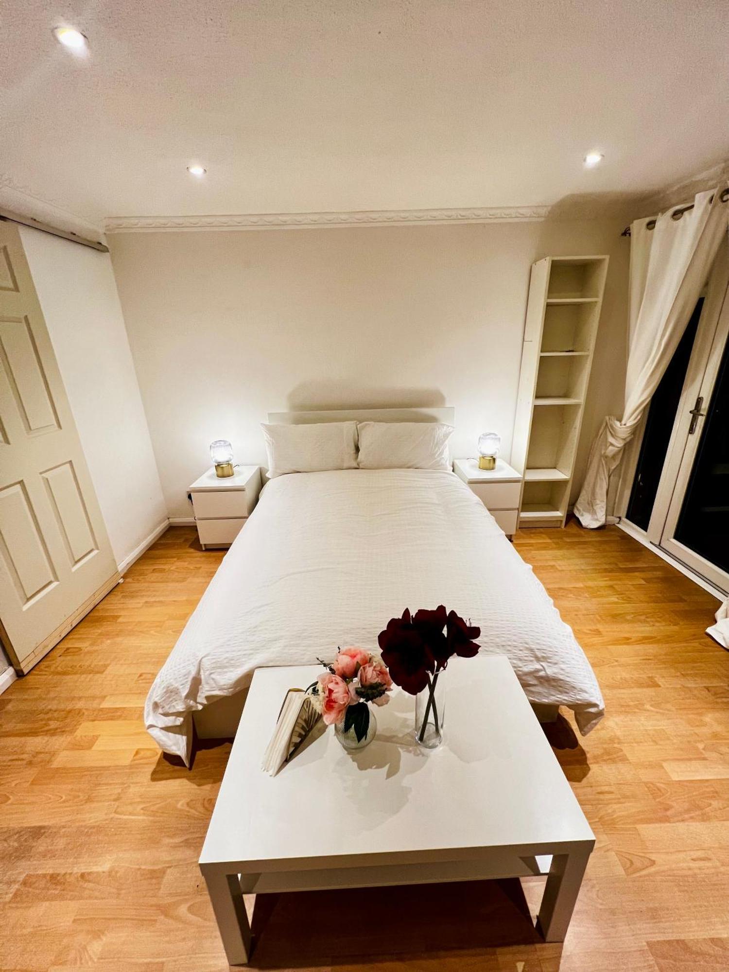A Calm Stay Near Battersea Reach London Exteriör bild