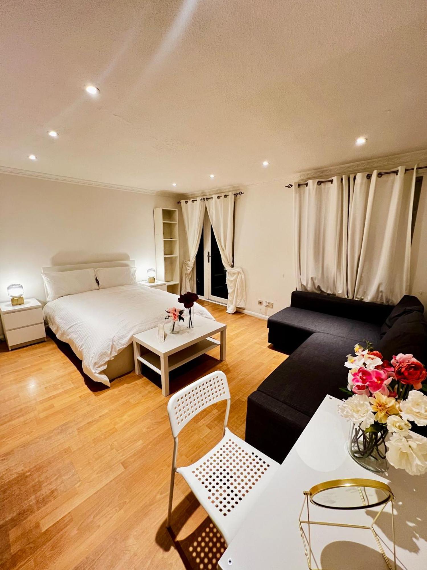 A Calm Stay Near Battersea Reach London Exteriör bild